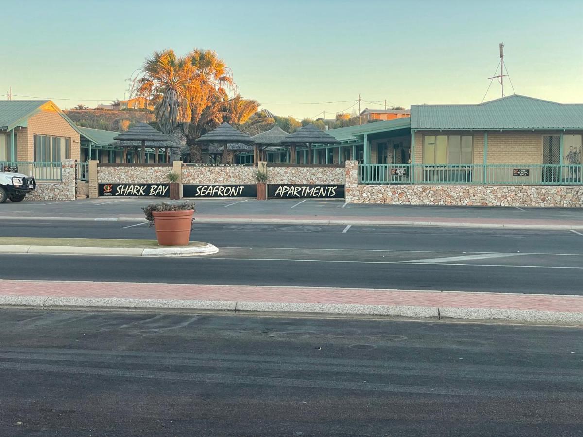 Shark Bay Seafront Apartments Denham Exterior photo