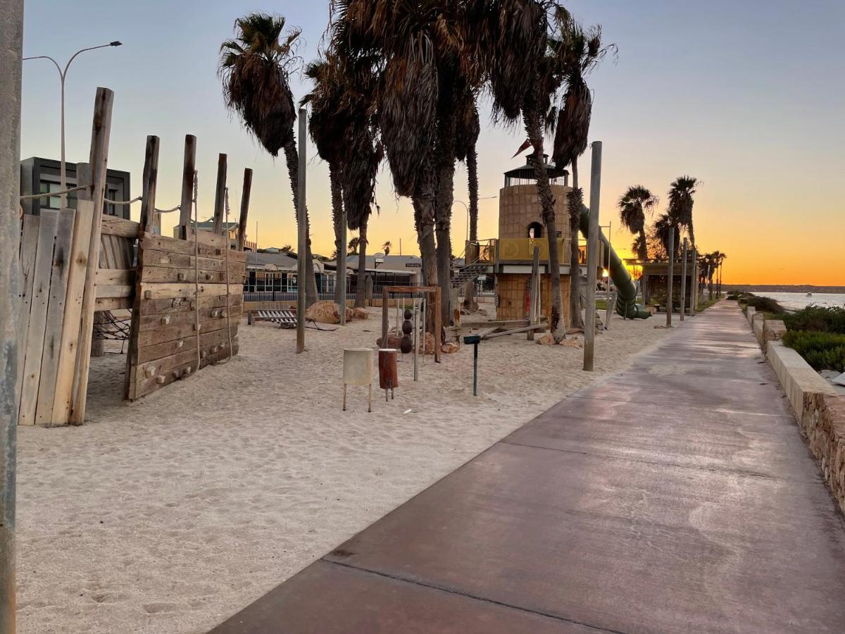 Shark Bay Seafront Apartments Denham Exterior photo