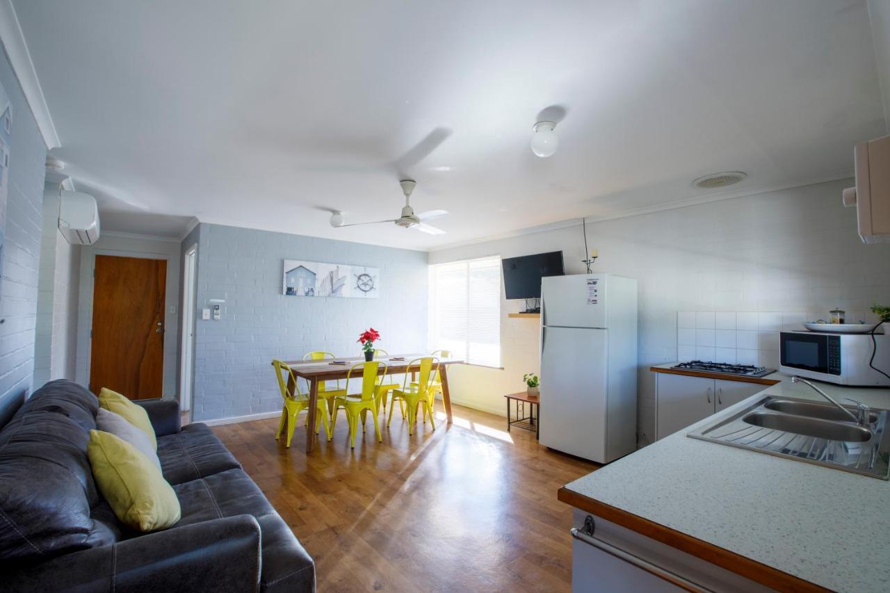 Shark Bay Seafront Apartments Denham Exterior photo