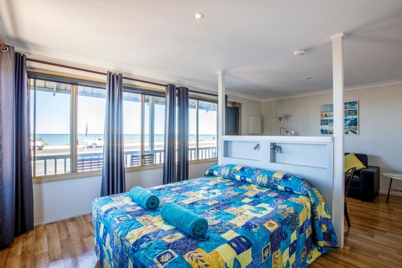 Shark Bay Seafront Apartments Denham Exterior photo