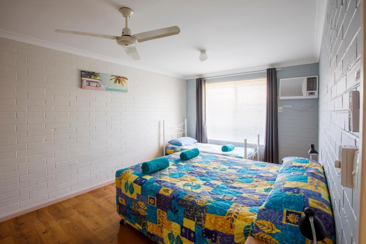 Shark Bay Seafront Apartments Denham Exterior photo