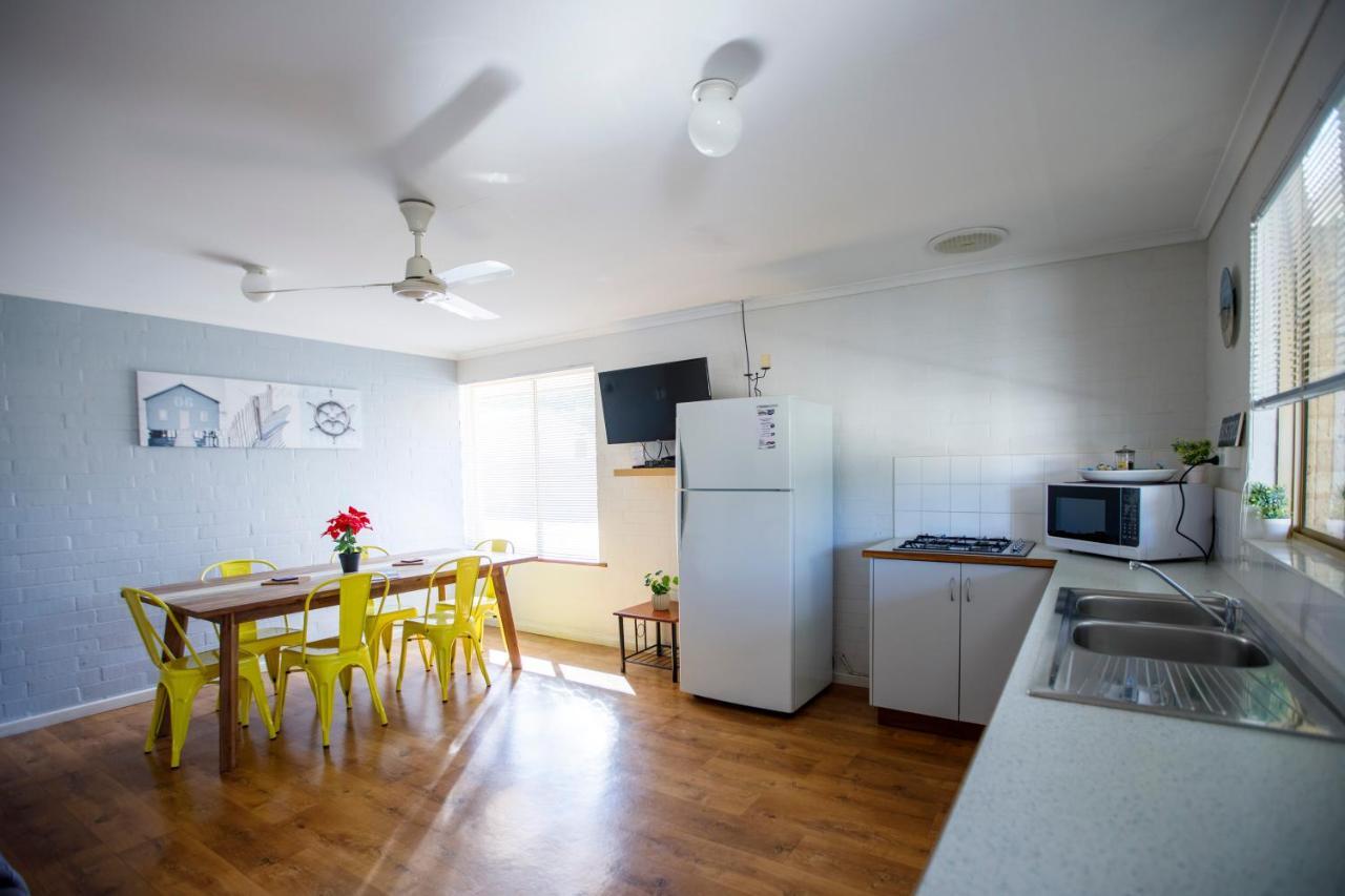 Shark Bay Seafront Apartments Denham Exterior photo